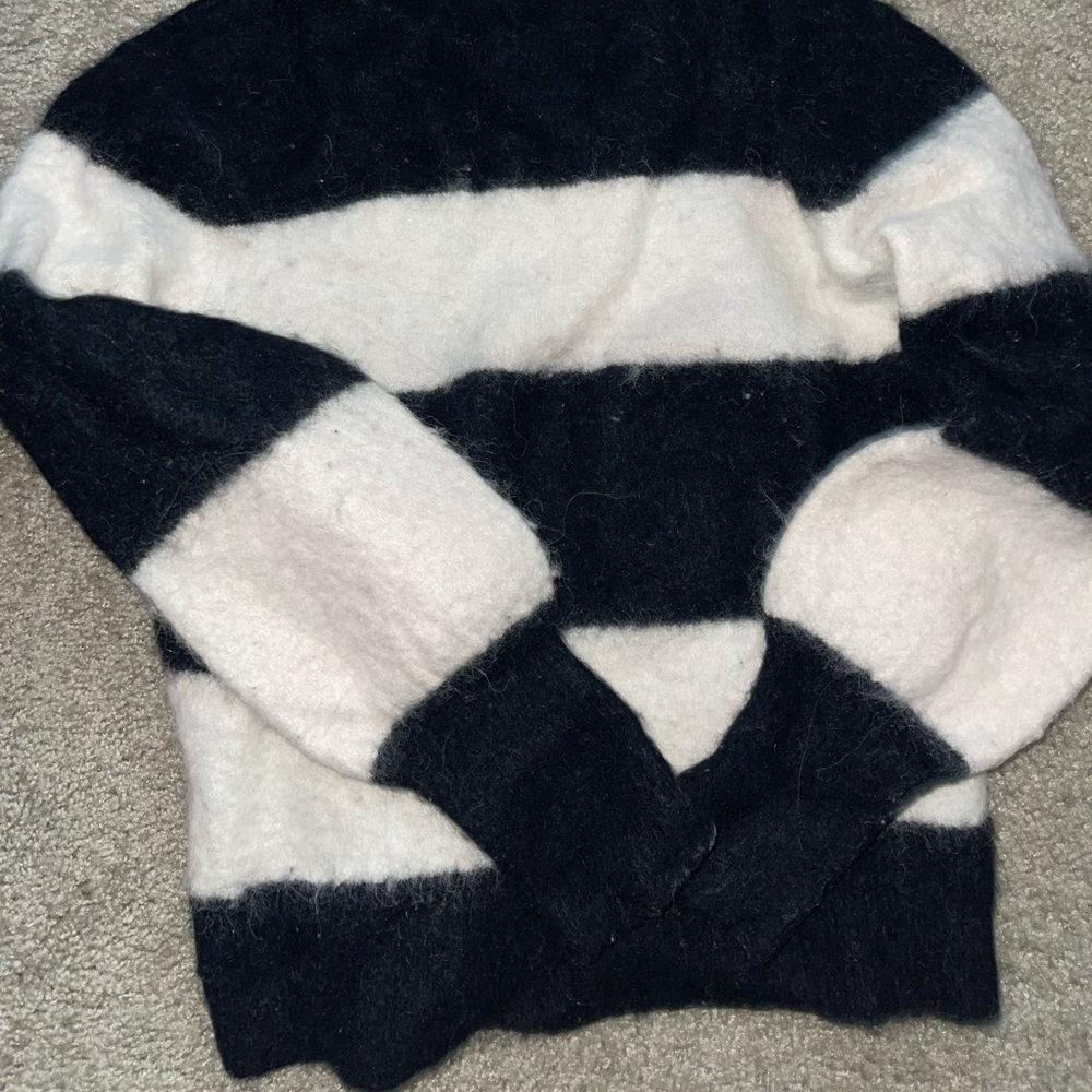 A Loves A Crop Fuzzy Sweater
